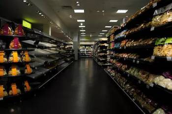 食品业务支撑马莎百货营收，转型食品公司前景可期